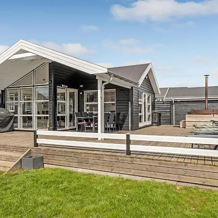 Five-bedroom In Rudkobing *